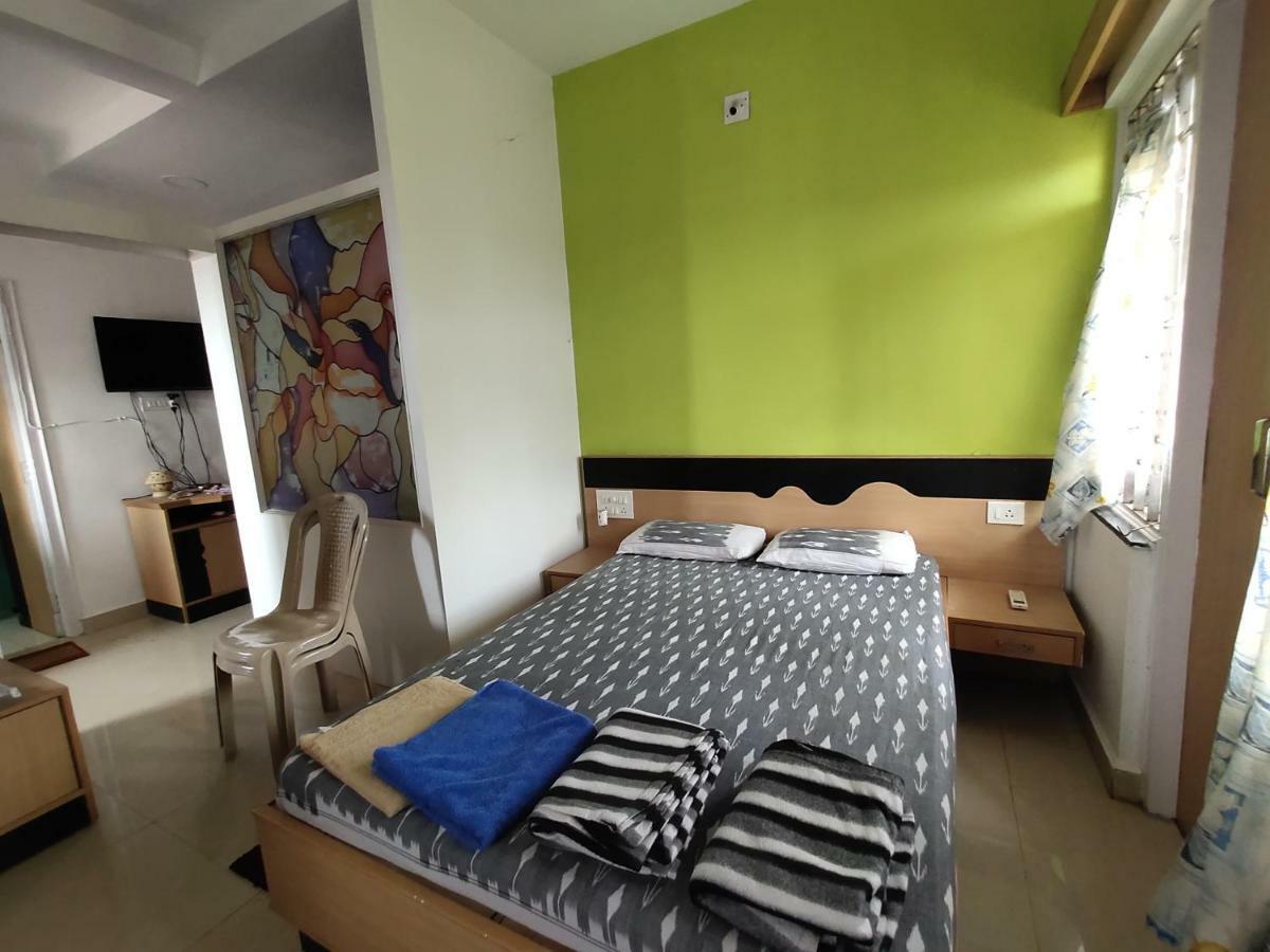 Nirman Beach Homestay ปูรี ภายนอก รูปภาพ
